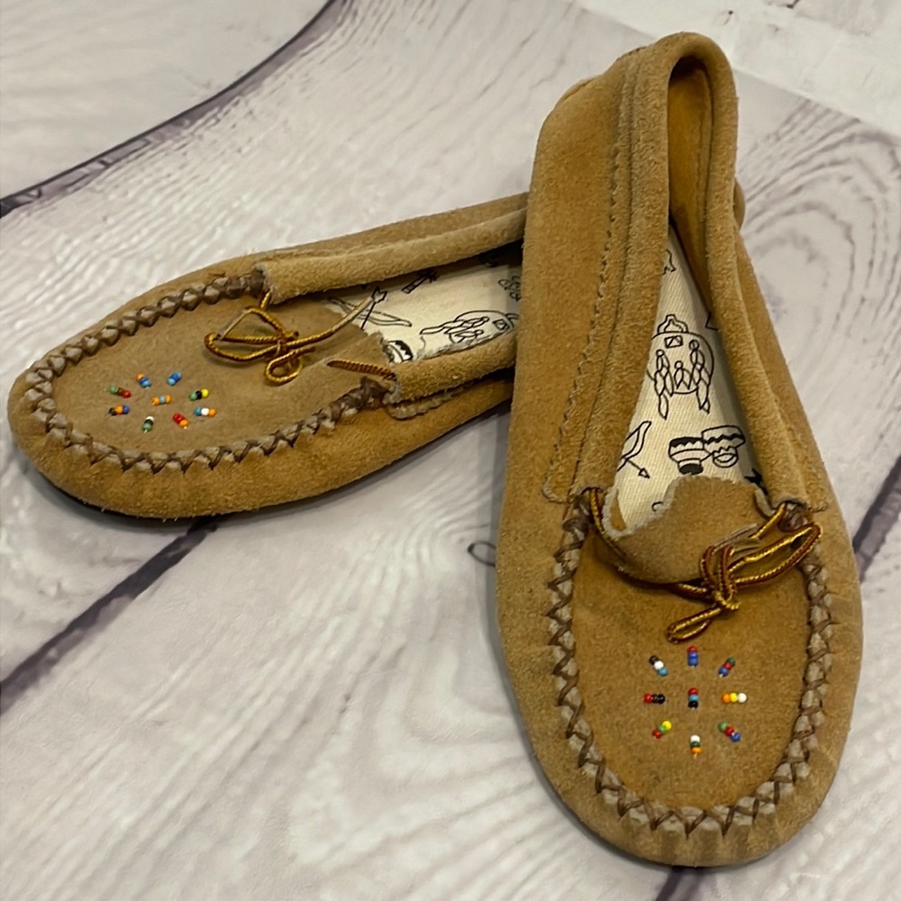 Amimic Handcrafted Moccasin Size 5